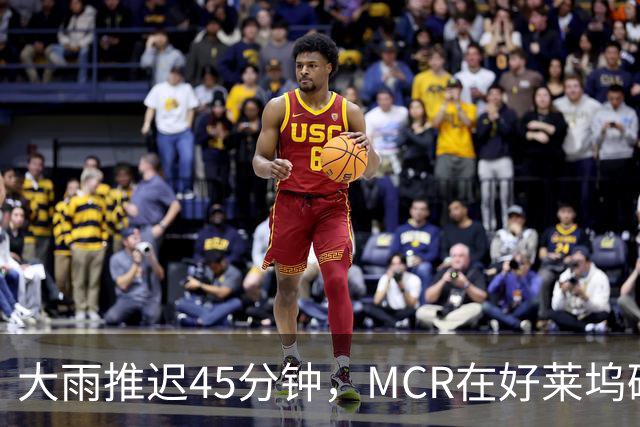 大雨推迟45分钟，MCR在好莱坞碗给独裁者过了247岁生日